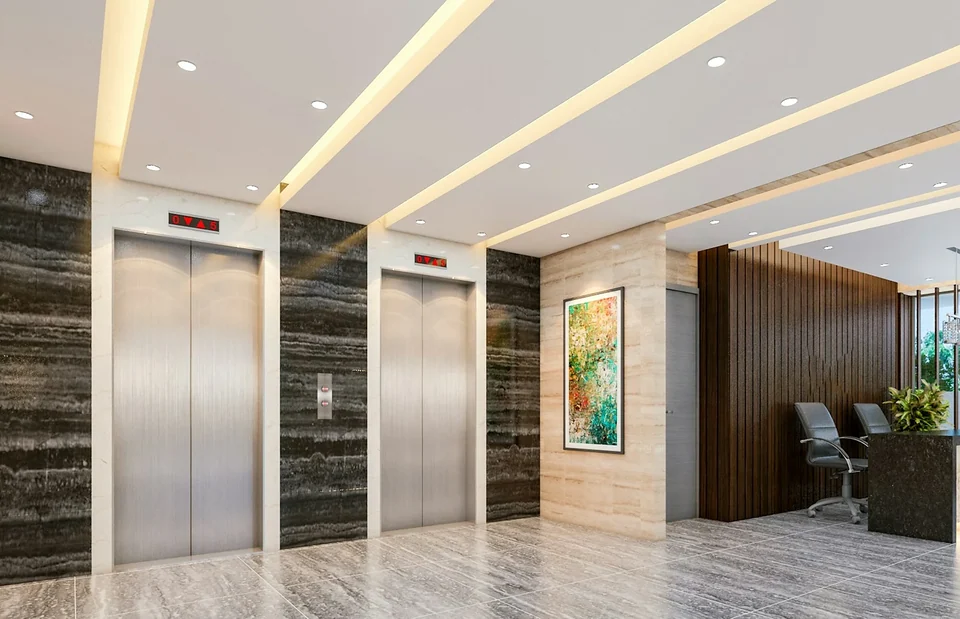 Elevadores de inox em um hall contemporâneo